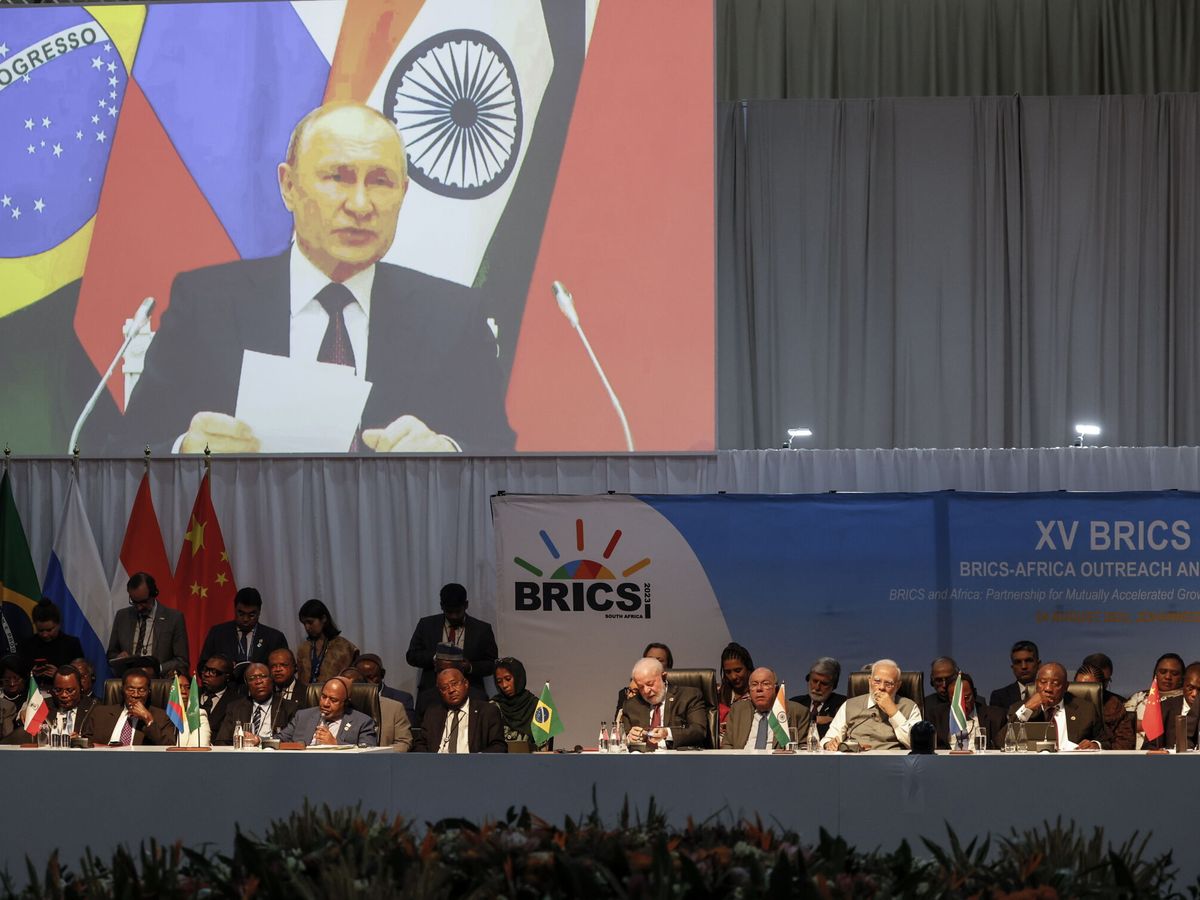 Foto: Putin reaparece en la cumbre de los Brics de manera telemática. (EFE/Marco Longari)
