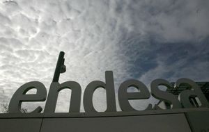 Endesa vuelve al Ibex con el mercado dividido sobre su 'energía' bursátil
