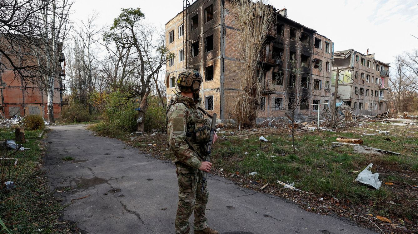 Foto: Un militar ucraniano en Avdiivka. (Serhii Nuzhnenko/Reuters/Radio Free Europe Radio Liberty)