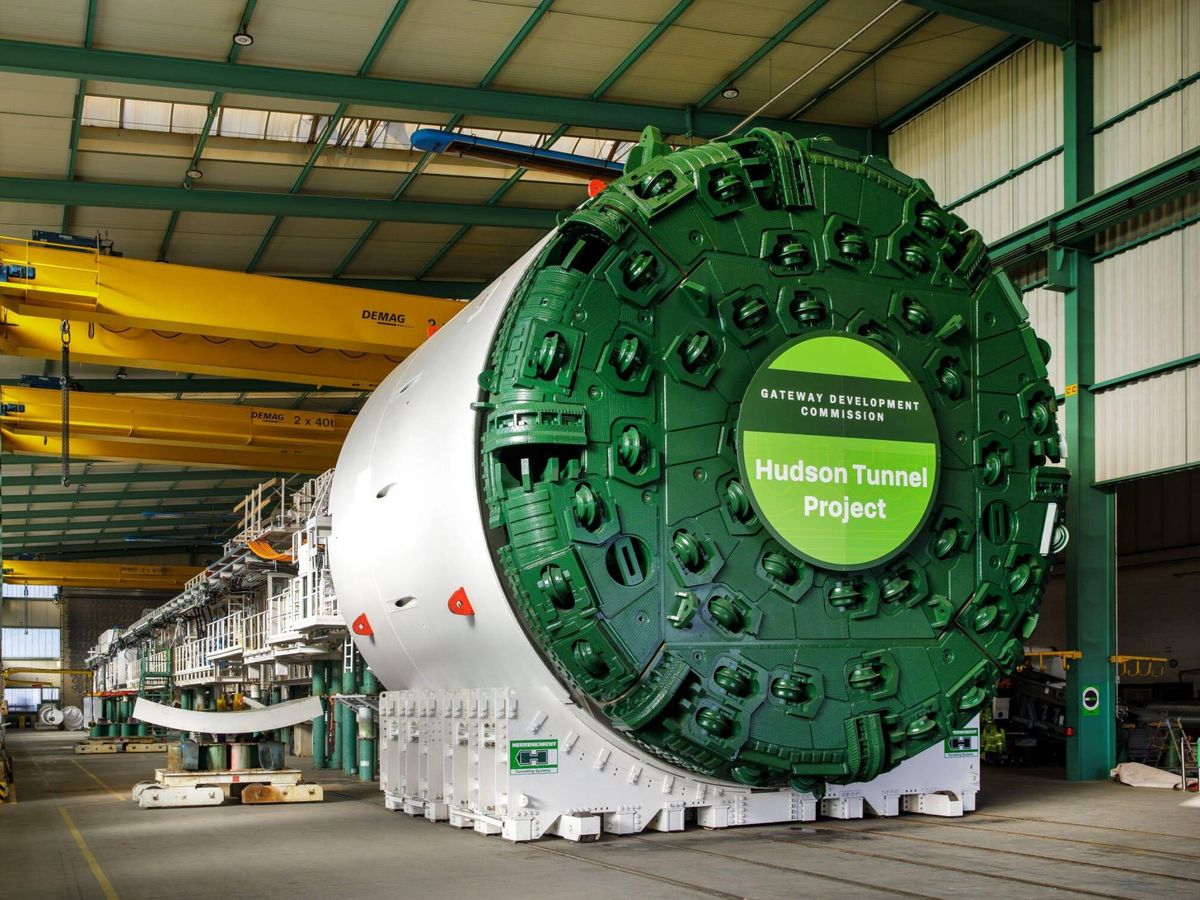 Estados Unidos iniciam perfuração de túnel de 16 bilhões de dólares para modernizar conexão ferroviária