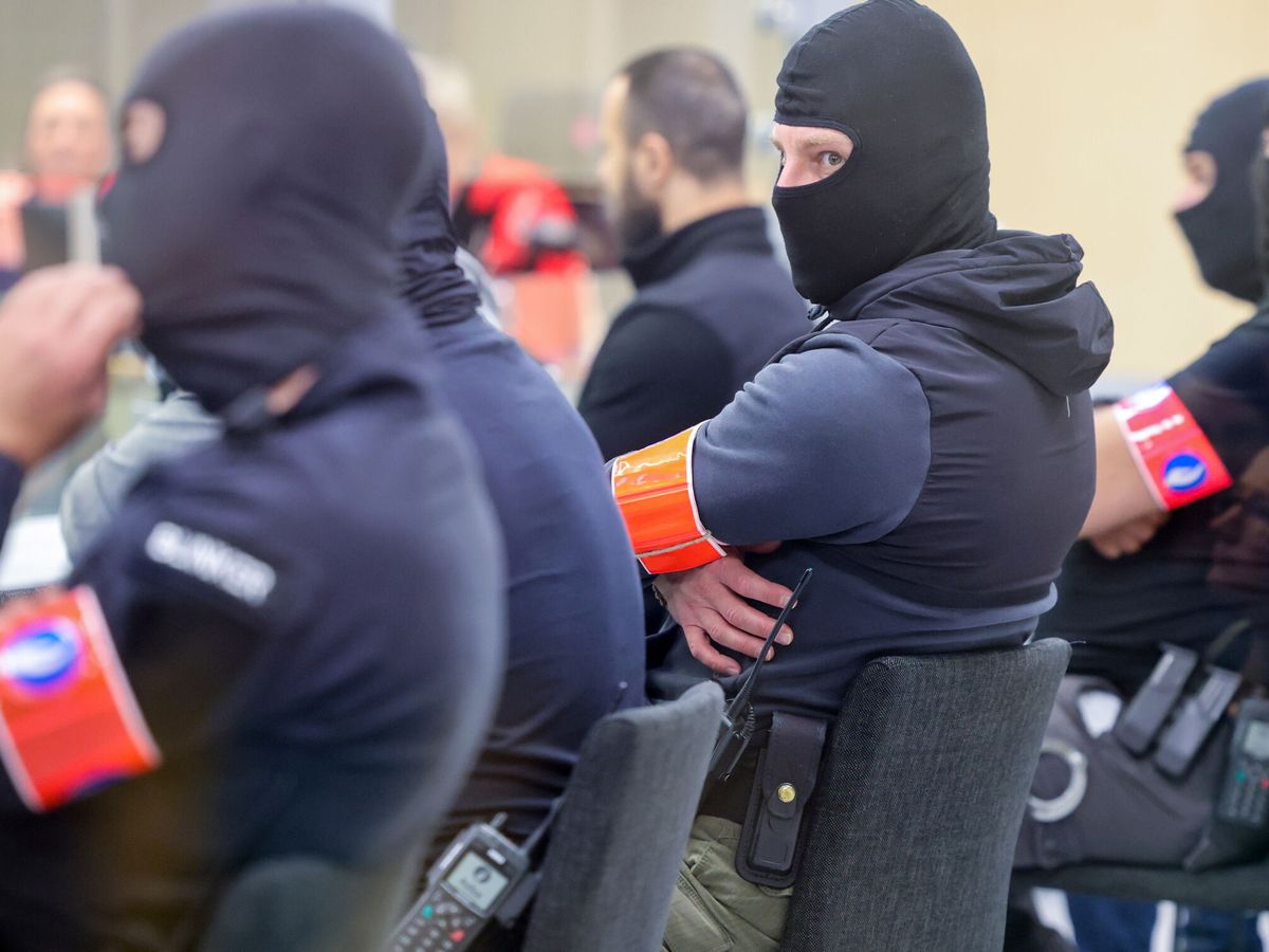 Foto: Miembros de la Policía Especial belga, en el veredicto de los atentados en Bruselas en 2016. (EFE/Olivier Matthys)