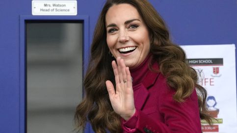 Kate Middleton reaparece en medio de la tormenta mediática sin perder la sonrisa