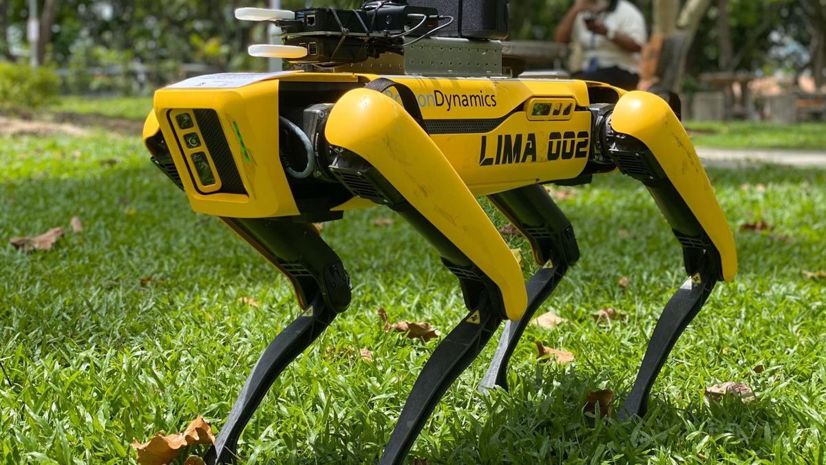 El 'terrorífico' perro-robot que utiliza Singapur para mantener la distancia social