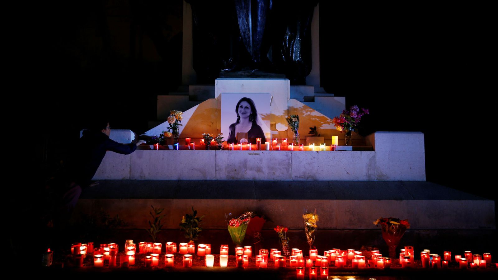 Foto: Vigilia de protesta en La Valeta en el primer aniversario del asesinato de Daphne Caruana Galizia.(Reuters)