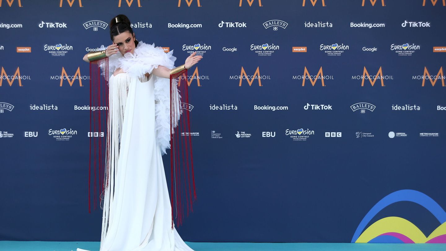 Blanca Paloma en la alfombra turquesa de Eurovisión 2023. (EFE/Adam Vaughan)