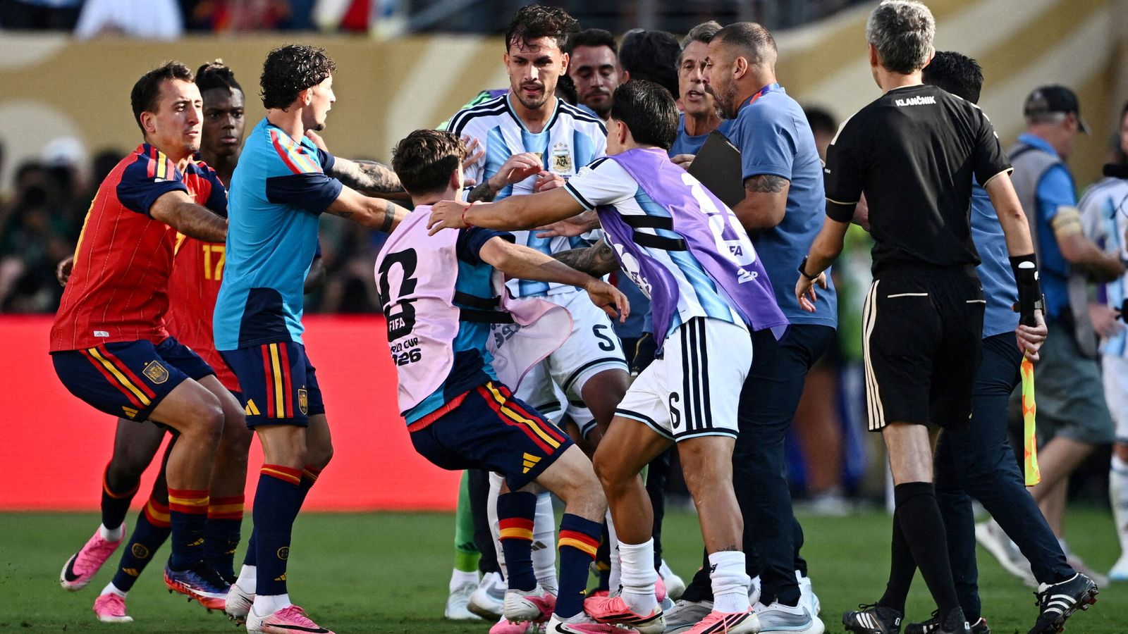 FIFA abre procedimiento contra Argentina y Gavi por incidentes en la final