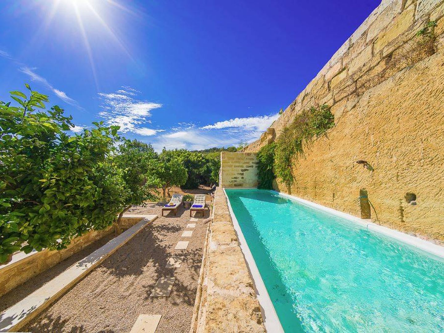 La propiedad también oferta villas como esta en Menorca a 510 euros la noche.
