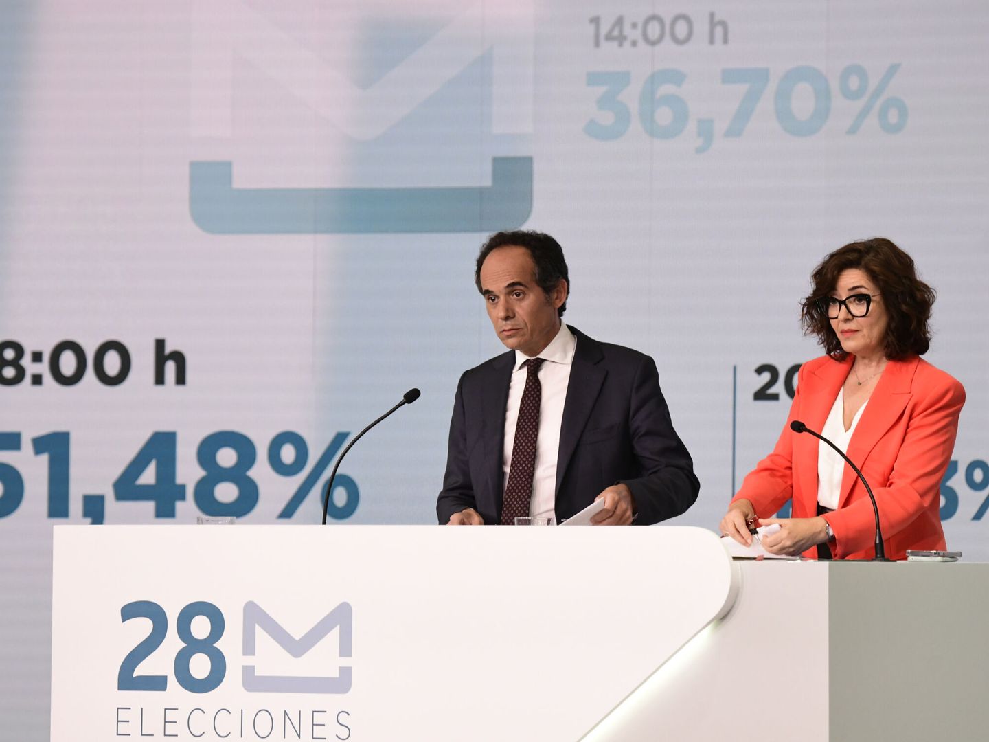 La subsecretaria del Interior, Isabel Goicoechea, y el secretario de Estado de Comunicación, Francès Vallèsse, en rueda de prensa. (EFE/Víctor Lerena)
