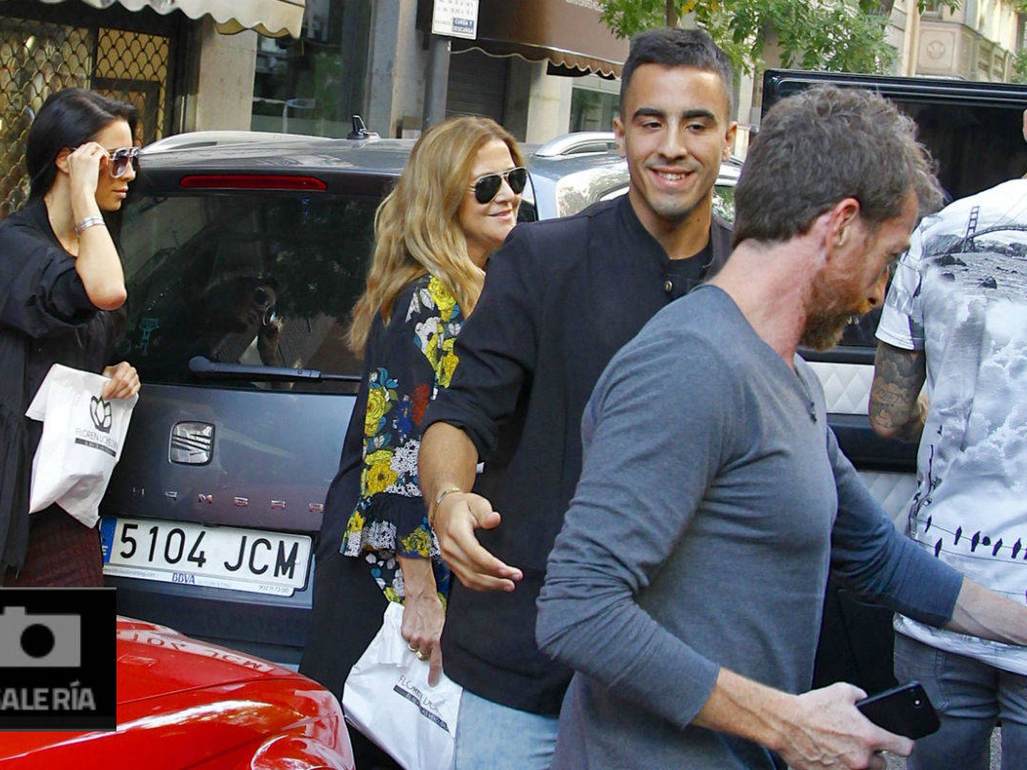 Vea todas las fotos de las dos parejas riéndose por Madrid. (Galería)