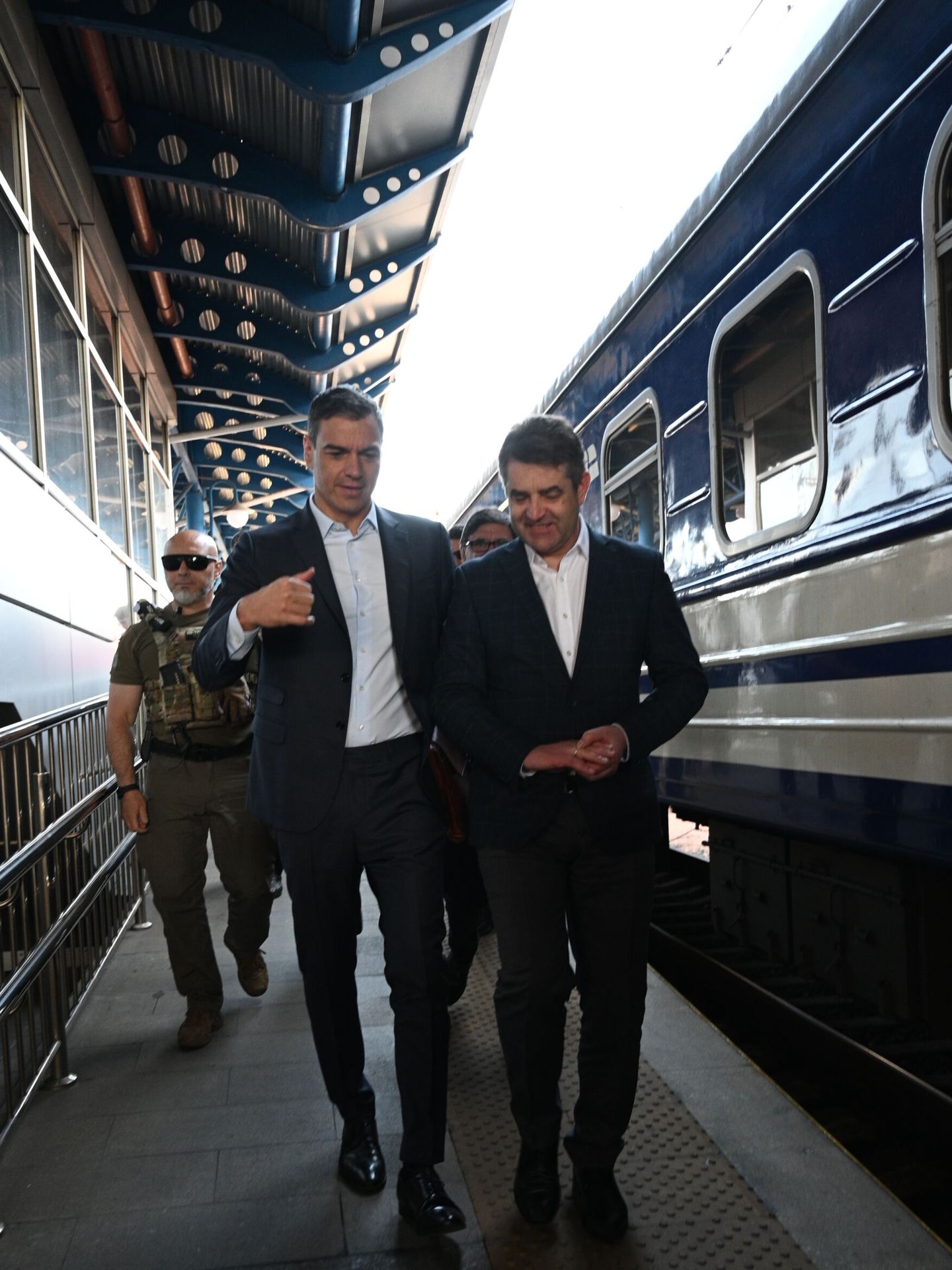 El presidente del Gobierno español, Pedro Sánchez, a su llegada en tren Kiev. (EFE)