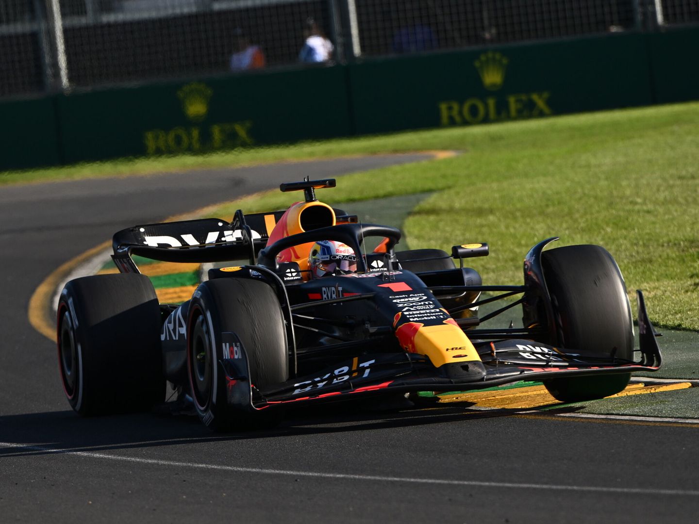 El Red Bull de Max Verstappen, 'volando' en Australia. (EFE/Joel Carrett)