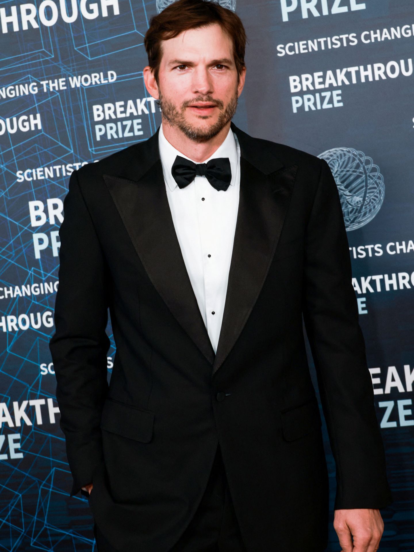 Ashton Kutcher posa en los Premios Breakthrough, dedicados a los últimos avances científicos. (Reuters/Aude Guerrucci)