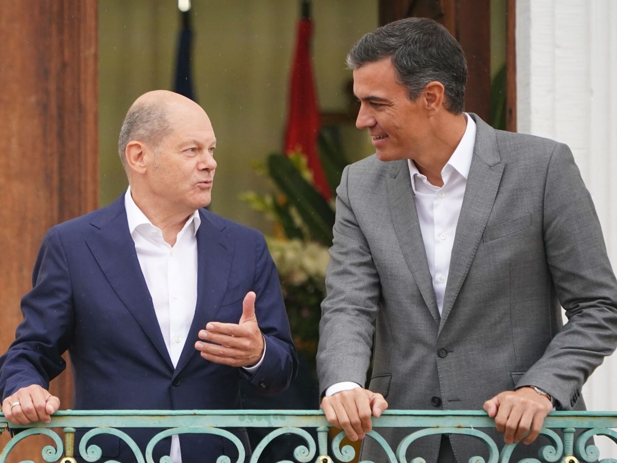 Foto: El canciller alemán, Olaf Scholz (i), y el presidente del Gobierno español, Pedro Sánchez. (EFE/Clemens Bilan)