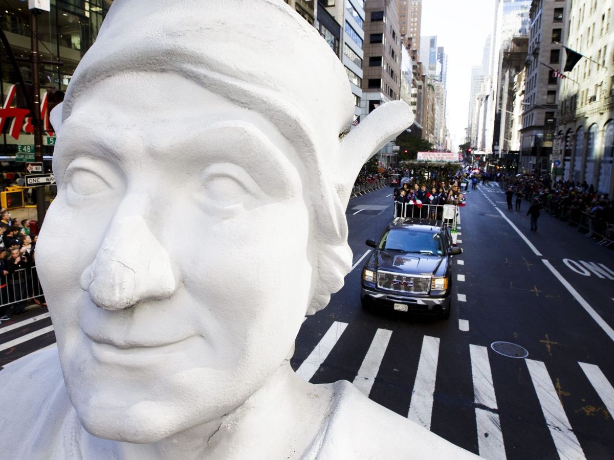 Foto: Una estatua de Cristóbal Colón  durante el desfile anual del Día de Colón en la Quinta Avenida de Nueva York (EEUU). (EFE)