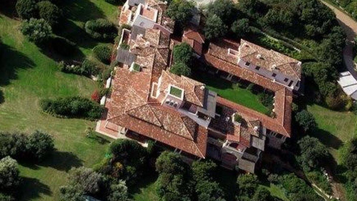 Los hijos de Berlusconi ponen el patrimonio inmobiliario en venta: solo Villa Certosa vale 300 M 