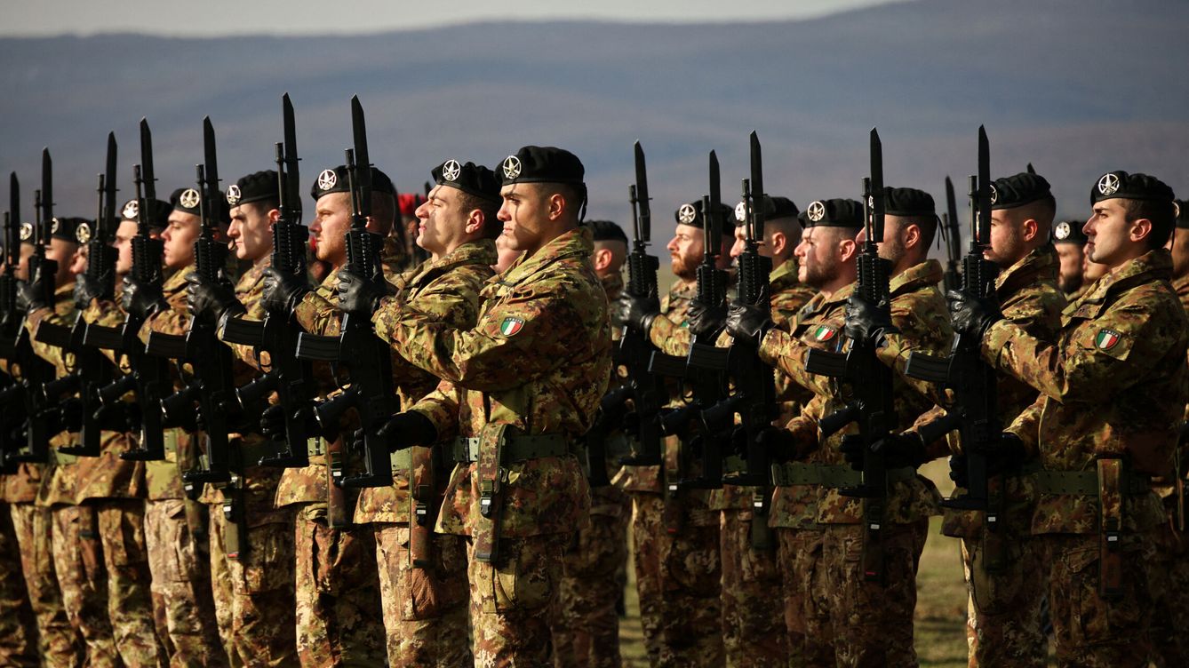 Foto: Soldados italianos en unos ejercicios de la OTAN en Bulgaria, el pasado diciembre. (Reuters/Stoyan Nenov)
