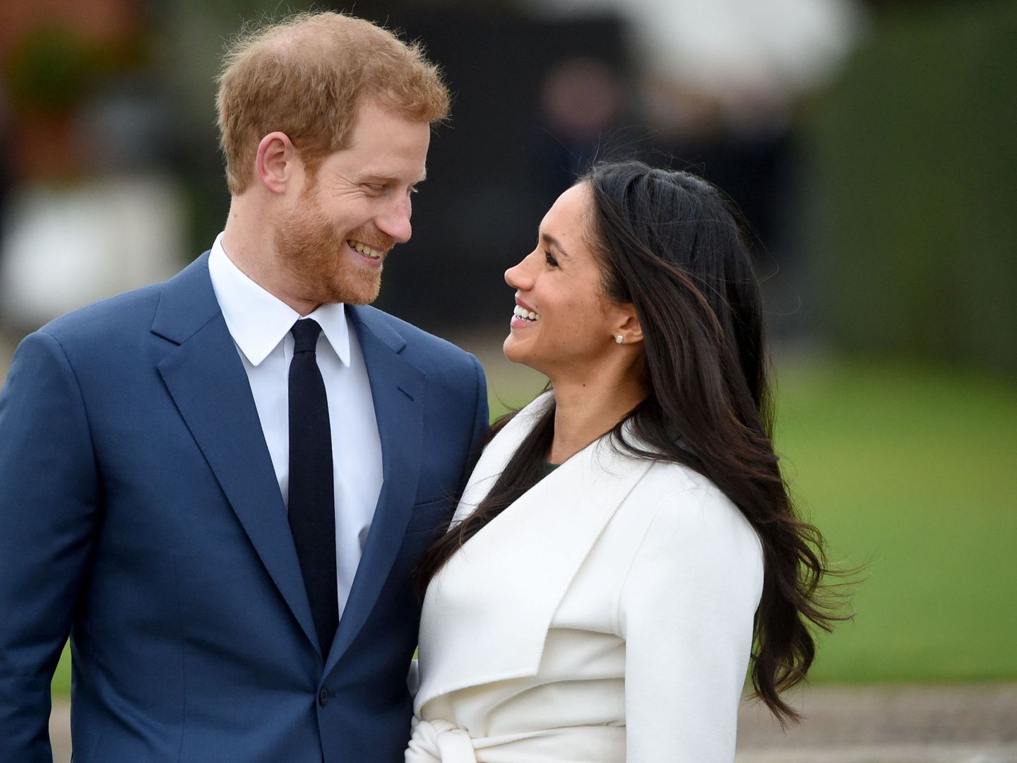 Meghan Markle y el príncipe Harry, el día que anunciaron su compromiso. (EFE)