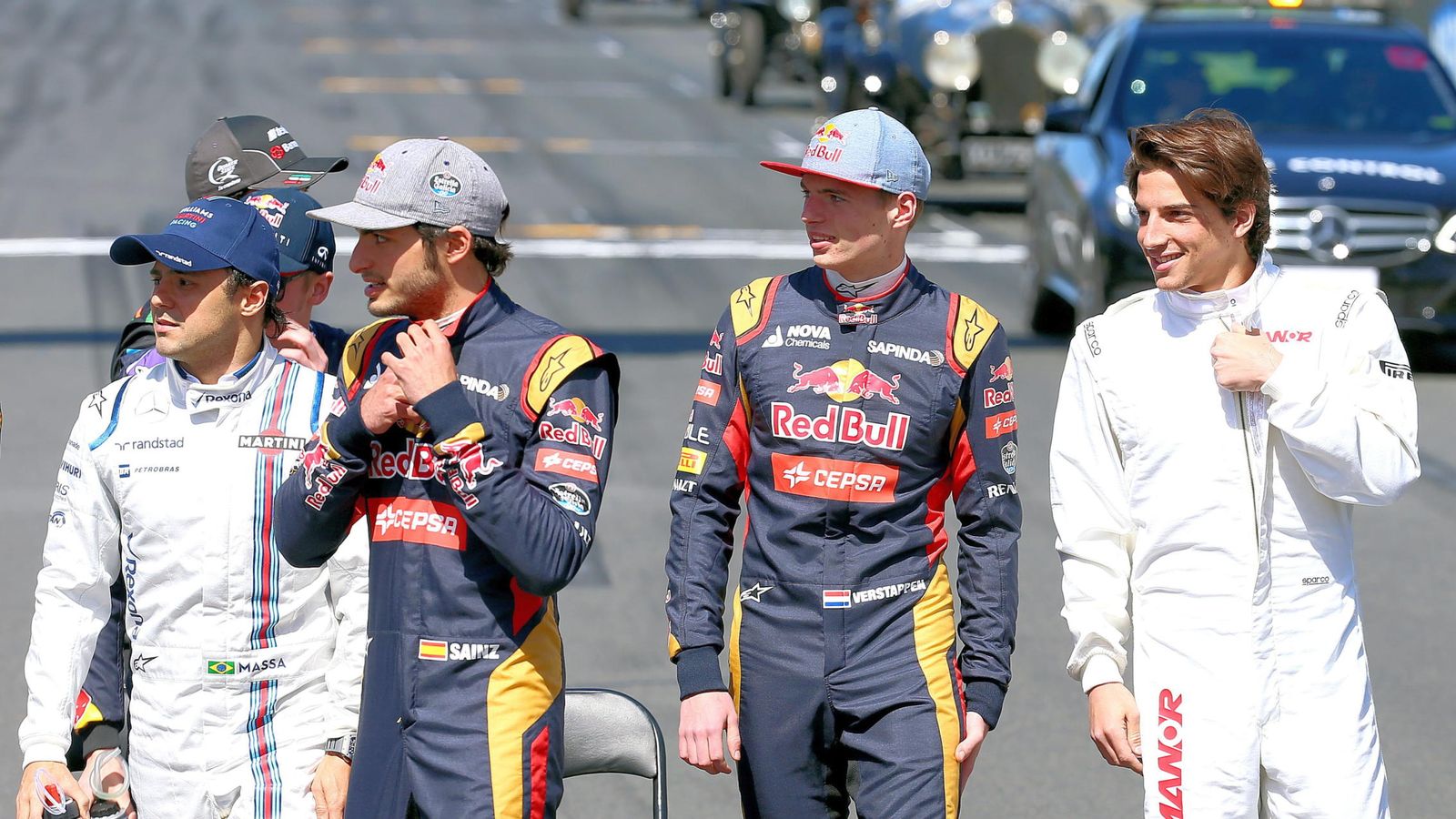Foto: Carlos Sainz y Max Verstappen en la primera prueba de la temporada (EFE)