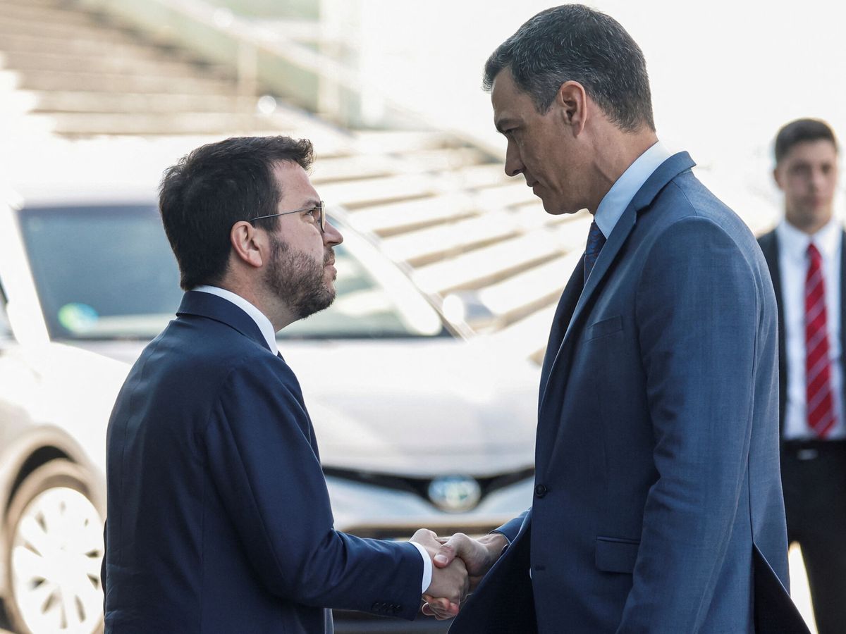 Foto: Pere Aragonès y Pedro Sánchez, durante las últimas jornadas del Cercle d'Economia. (Reuters/Albert Gea)