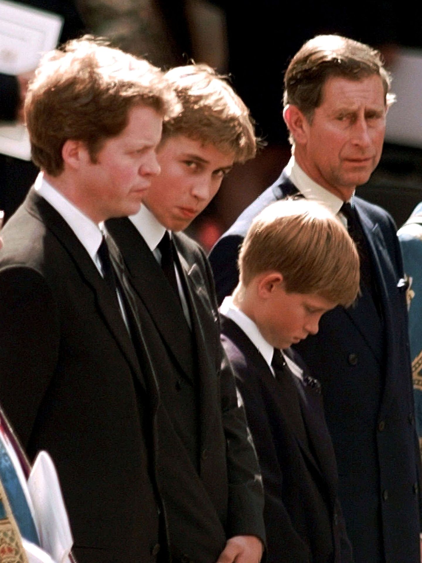 Carlos, Guillermo y Harry, junto al hermano de Diana en el funeral de la princesa. (Reuters)