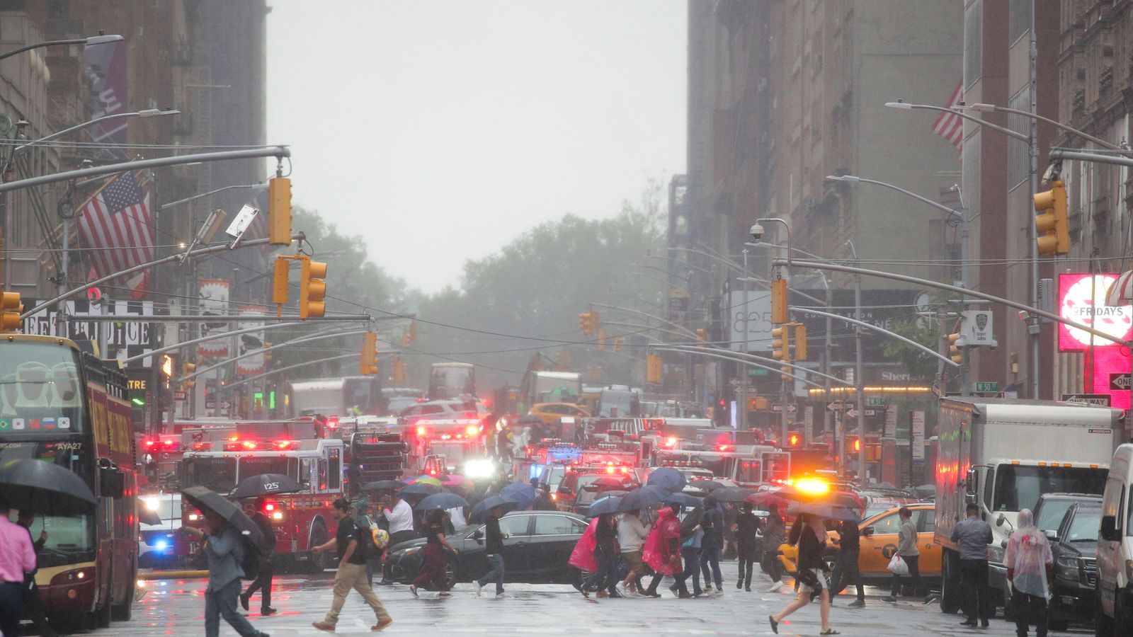 Foto: Vehículos de emergencia en la zona del accidente. (Reuters)