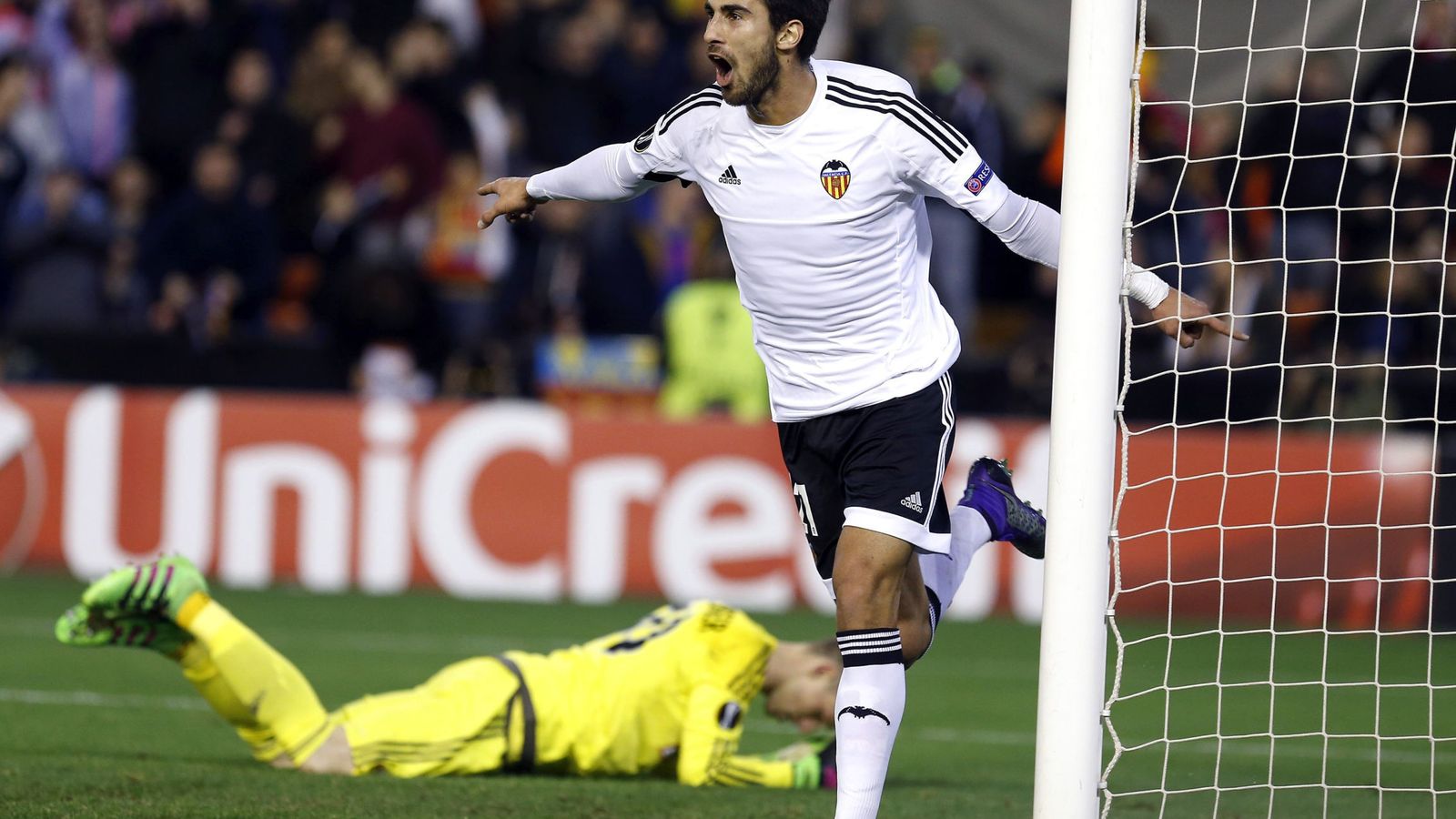 Foto: André Gomes marca un gol con el Valencia. (EFE)