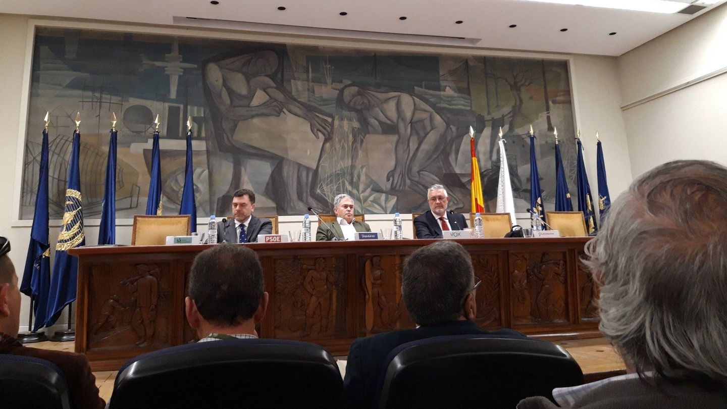 Rafael Gómez Montoya (PSOE), Luis del Olmo (PP) y Jorge Martín (Vox) en el debate de este jueves.