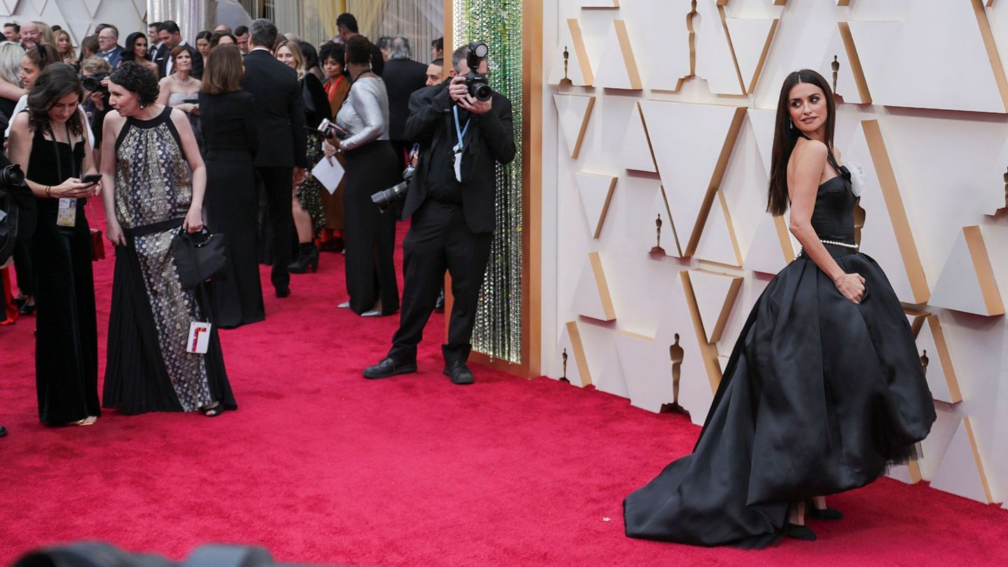 La alfombra roja es también parte de los Premios Oscar. En la imagen, Penélope Cruz en 2020. (EFE/Emilio Flores)