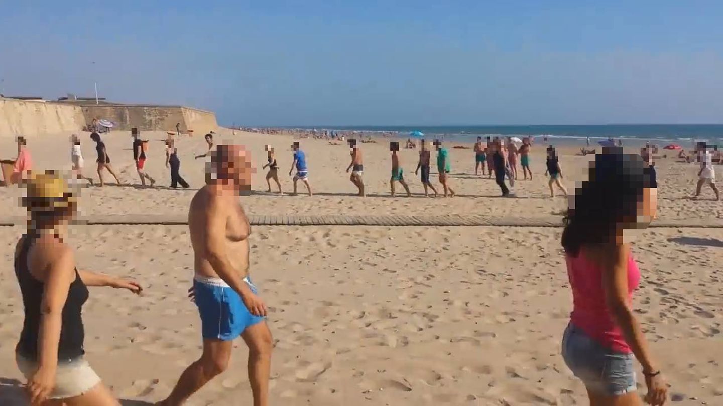 Imagen del encuentro que el grupo de Ángel Lara llevó a cabo en una playa.
