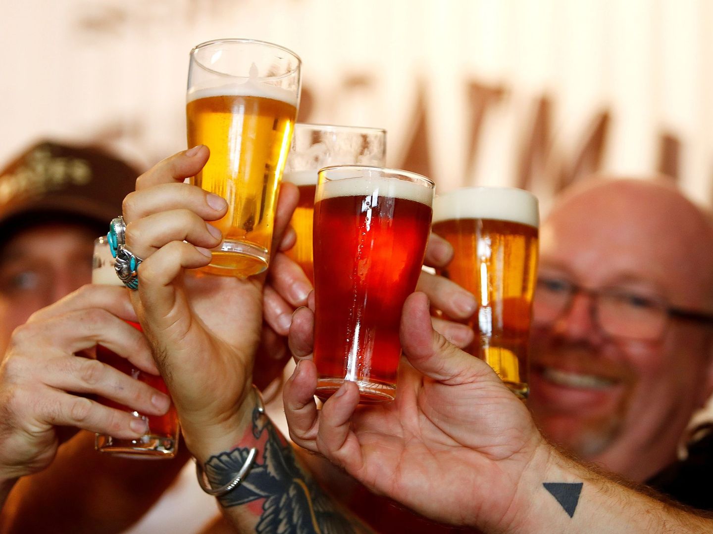 El récord de turistas ayudó al sector cervecero en 2018. (EFE)