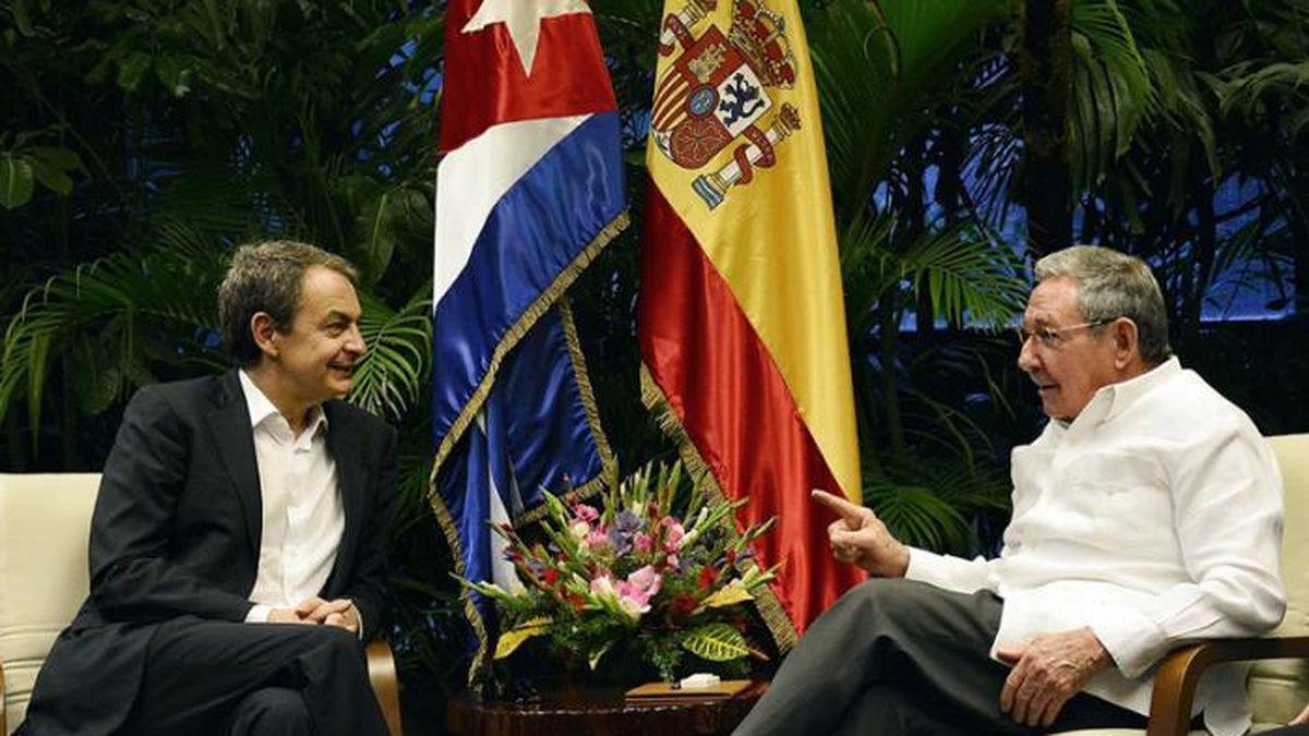 Zapatero y Moratinos se reúnen con Raúl Castro en Cuba sin avisar al Gobierno