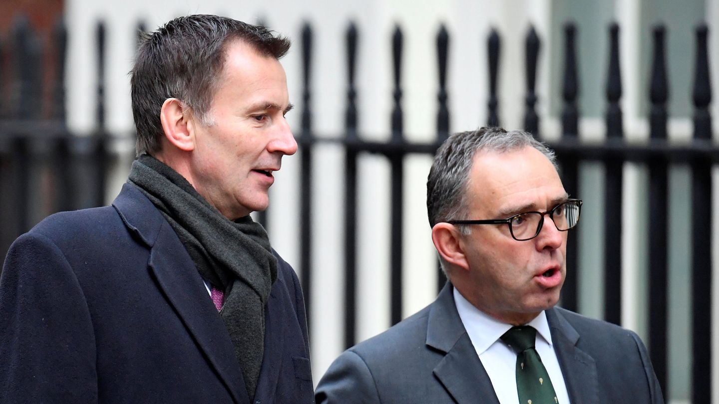 El secretario de Exteriores Jeremy Hunt (izquierda), a su llegada a Downing Street el pasado 29 de enero de 2019. (Reuters)