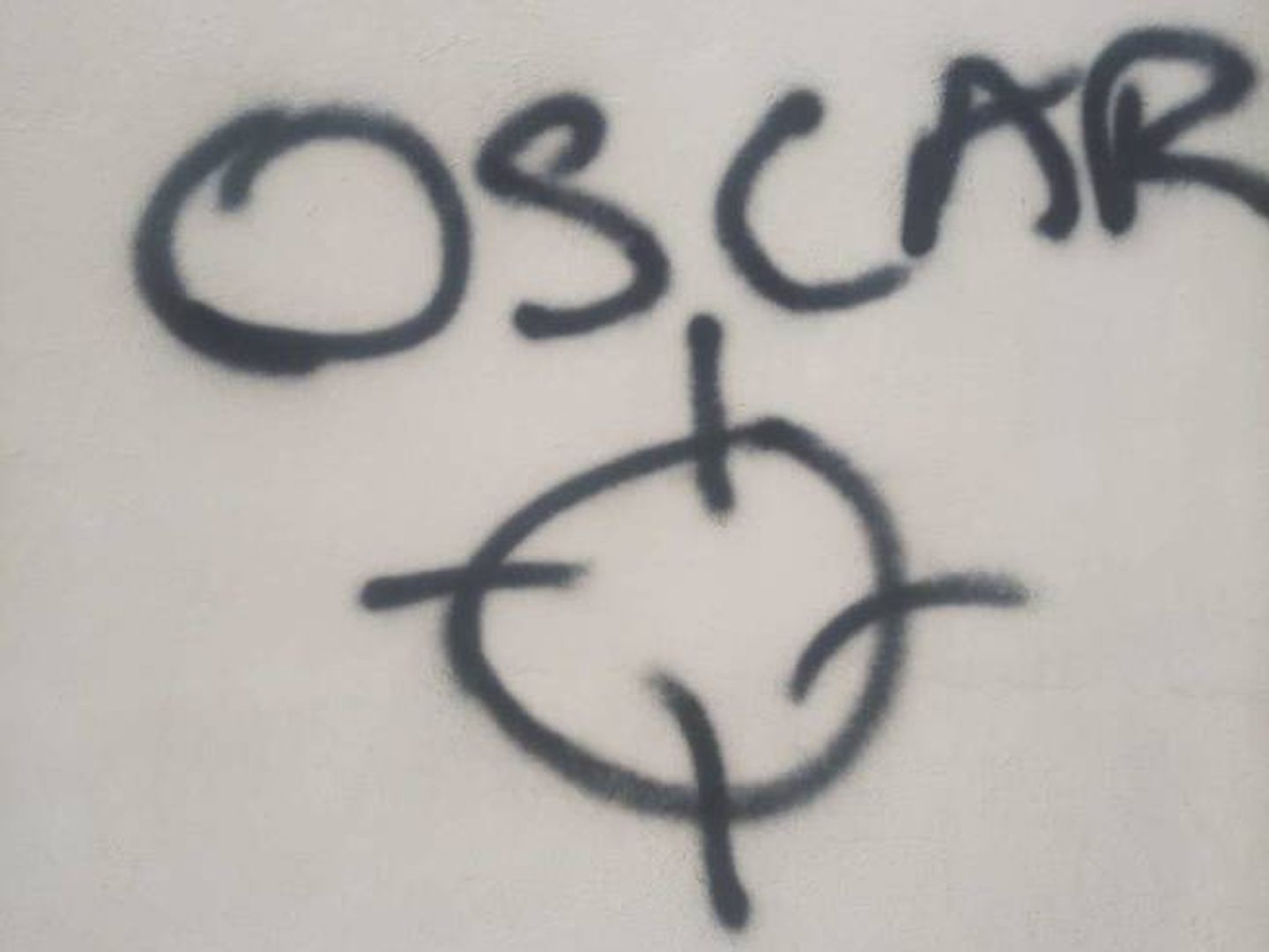 Pintadas en las calles con el nombre de un ciudadano constitucionalista. (EC)
