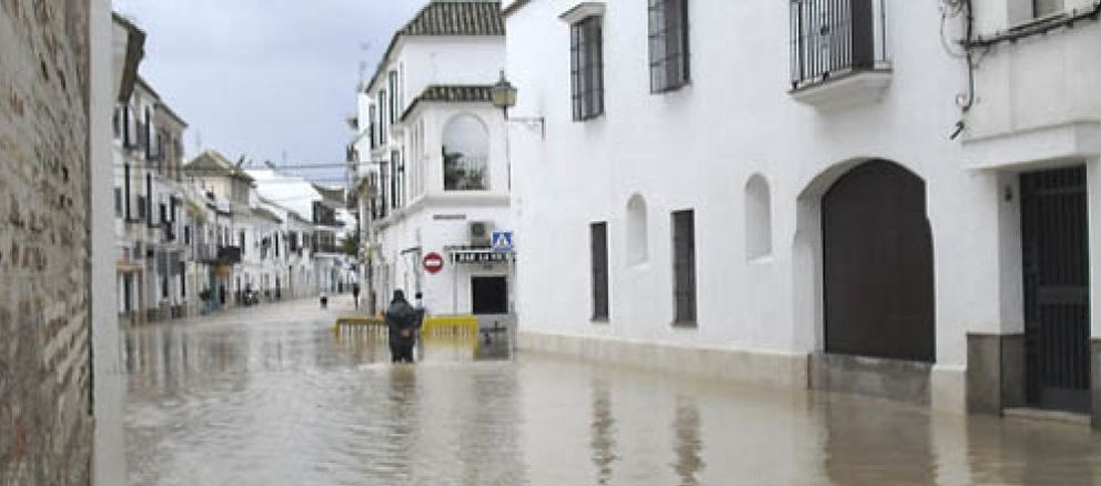 Foto: El desbordamiento del arroyo Argamasilla provoca la quinta inundación en Écija