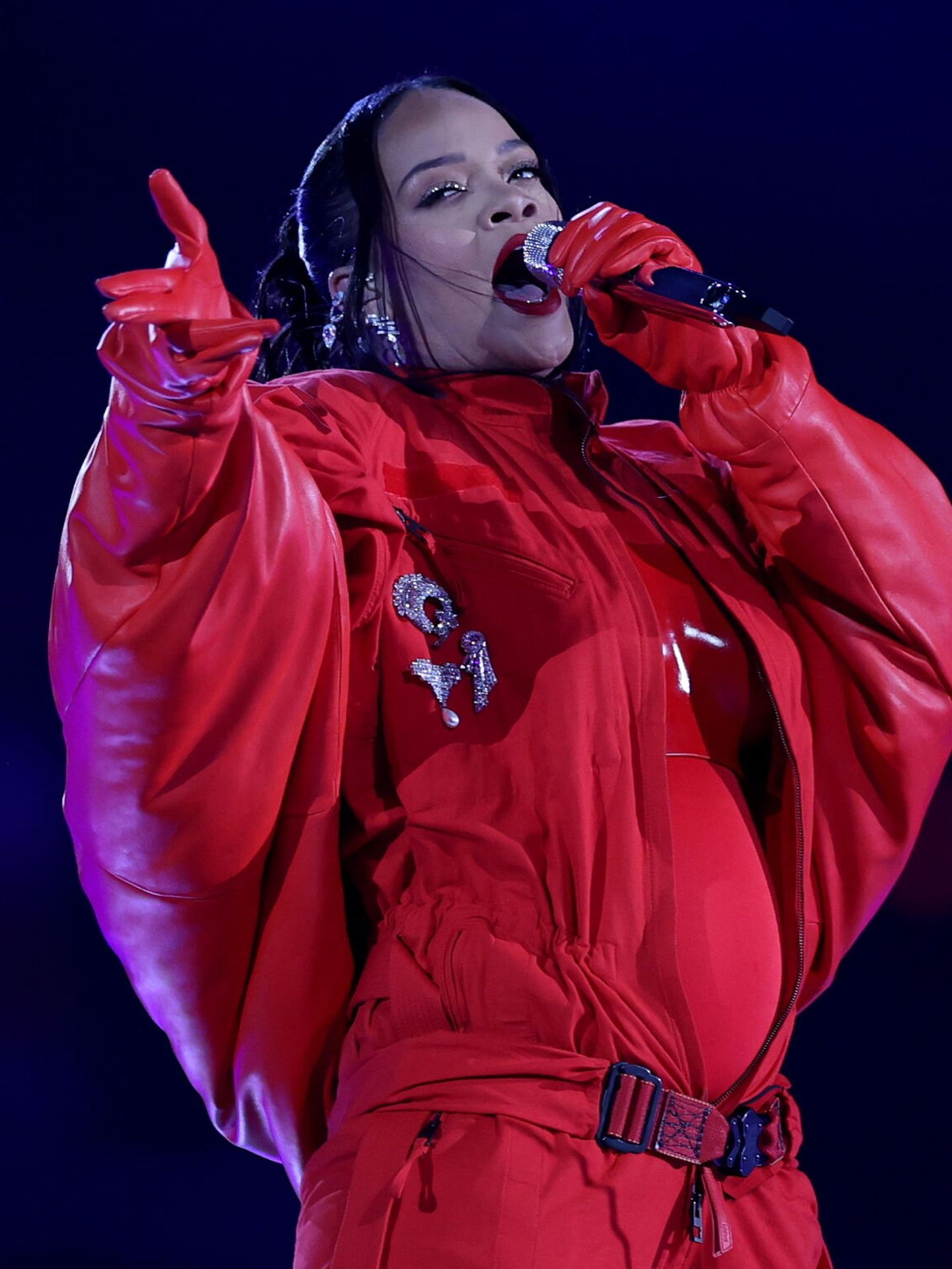 La cantante Rihanna actúa durante el medio tiempo del Super Bowl LVII en el State Farm Stadium de Glendale, Arizona.(EFE/Caroline Brehman)