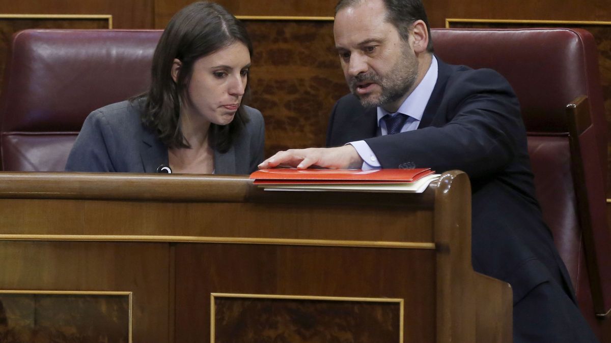 Sánchez ordena abstenerse en la moción de Podemos y no irá al pleno