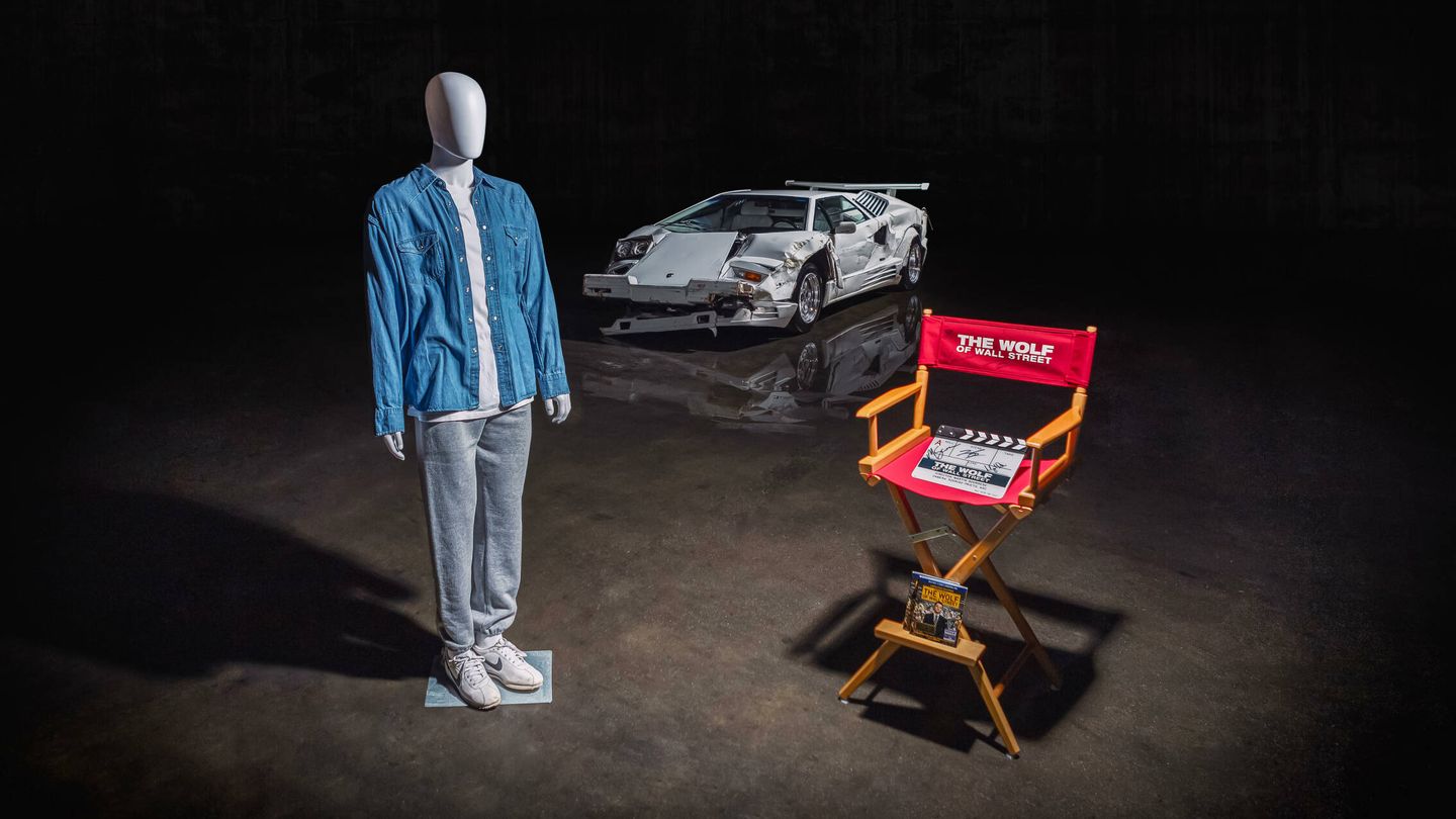 Junto al coche se entrega ropa, una silla del director y una claqueta firmada por Scorsese.