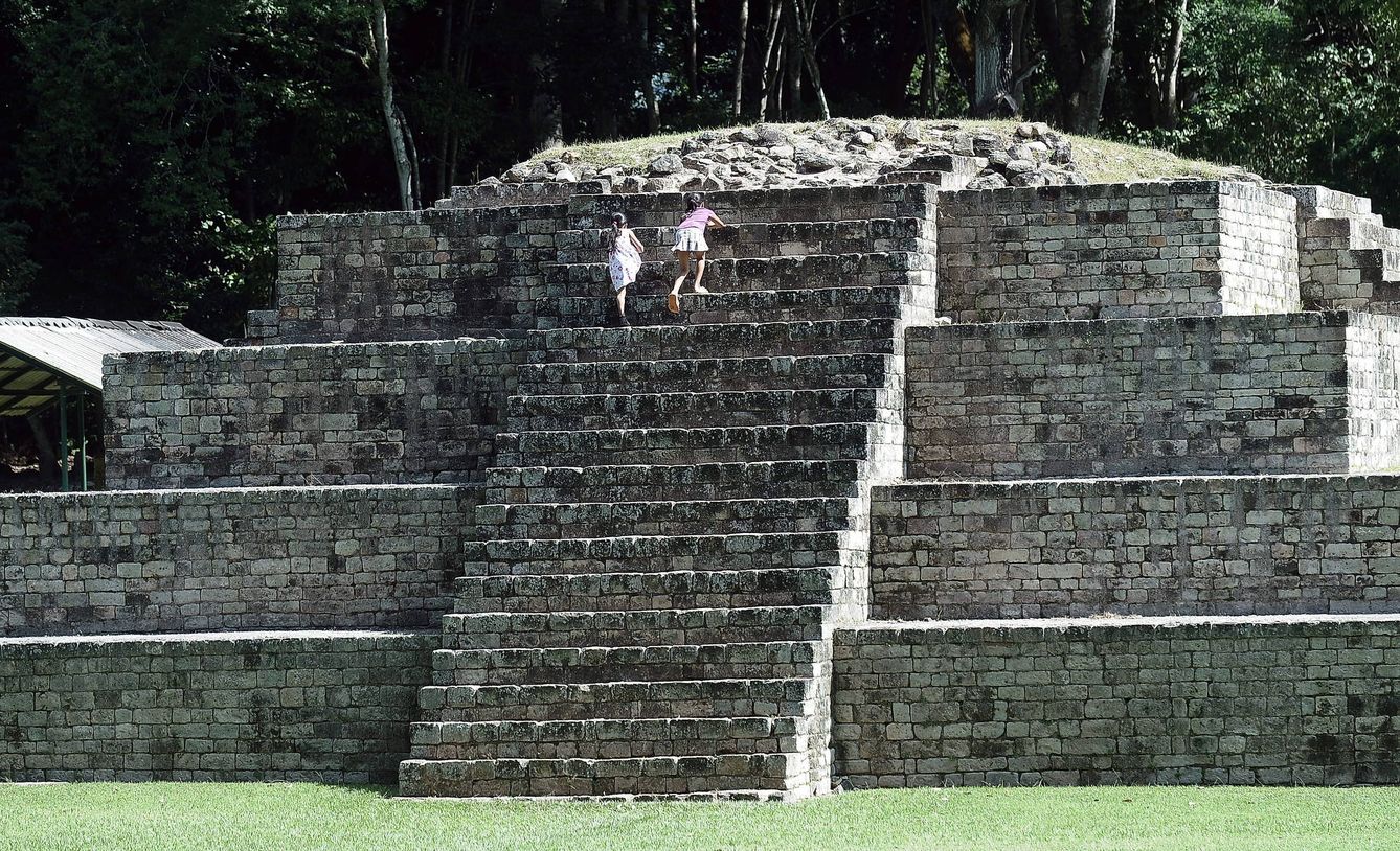 Pirámide en el parque arqueológico de Copán, en Honduras. (EFE/Gustavo Amador)
