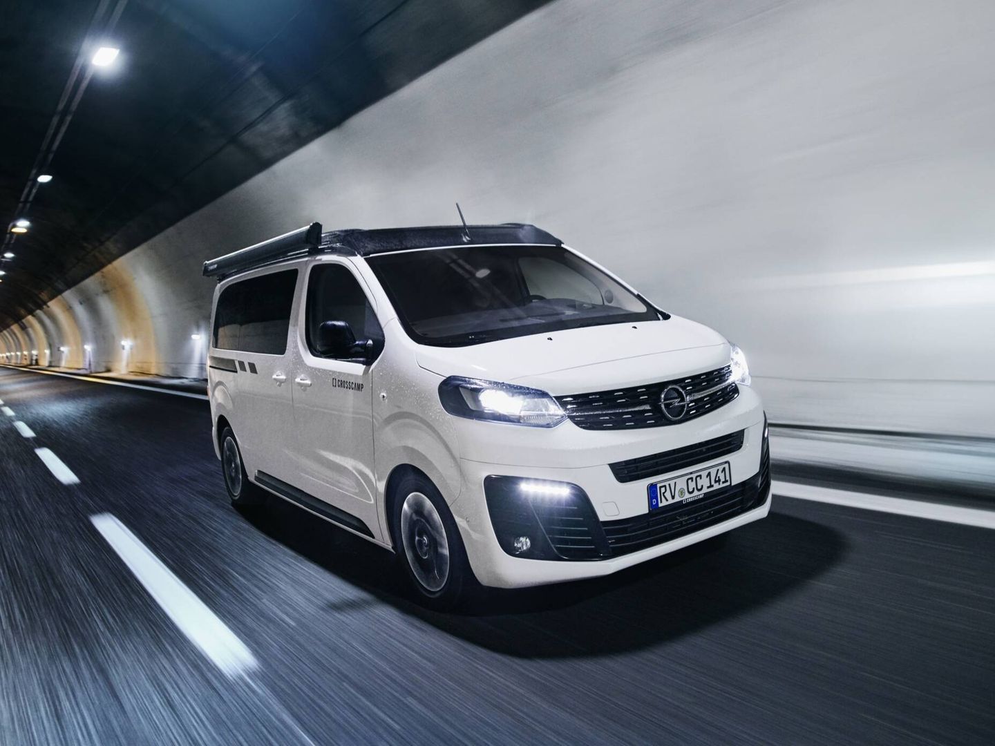 Opel toma como base la versión del Zafira-e con batería de 75 kWh: 330 kilómetros de alcance.