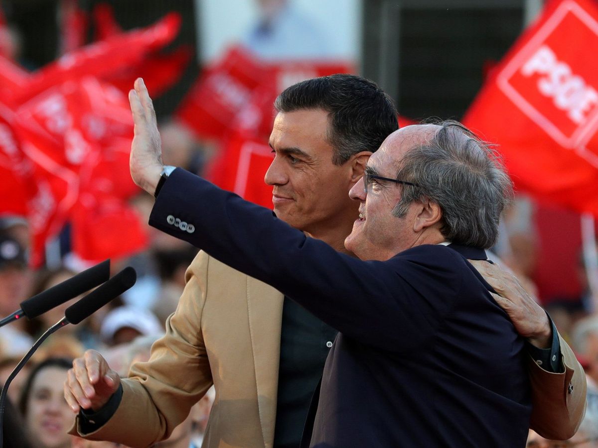 Foto: Pedro Sánchez y Ángel Gabilondo, el 24 de mayo de 2019, en la campaña de las autonómicas de Madrid. (EFE)