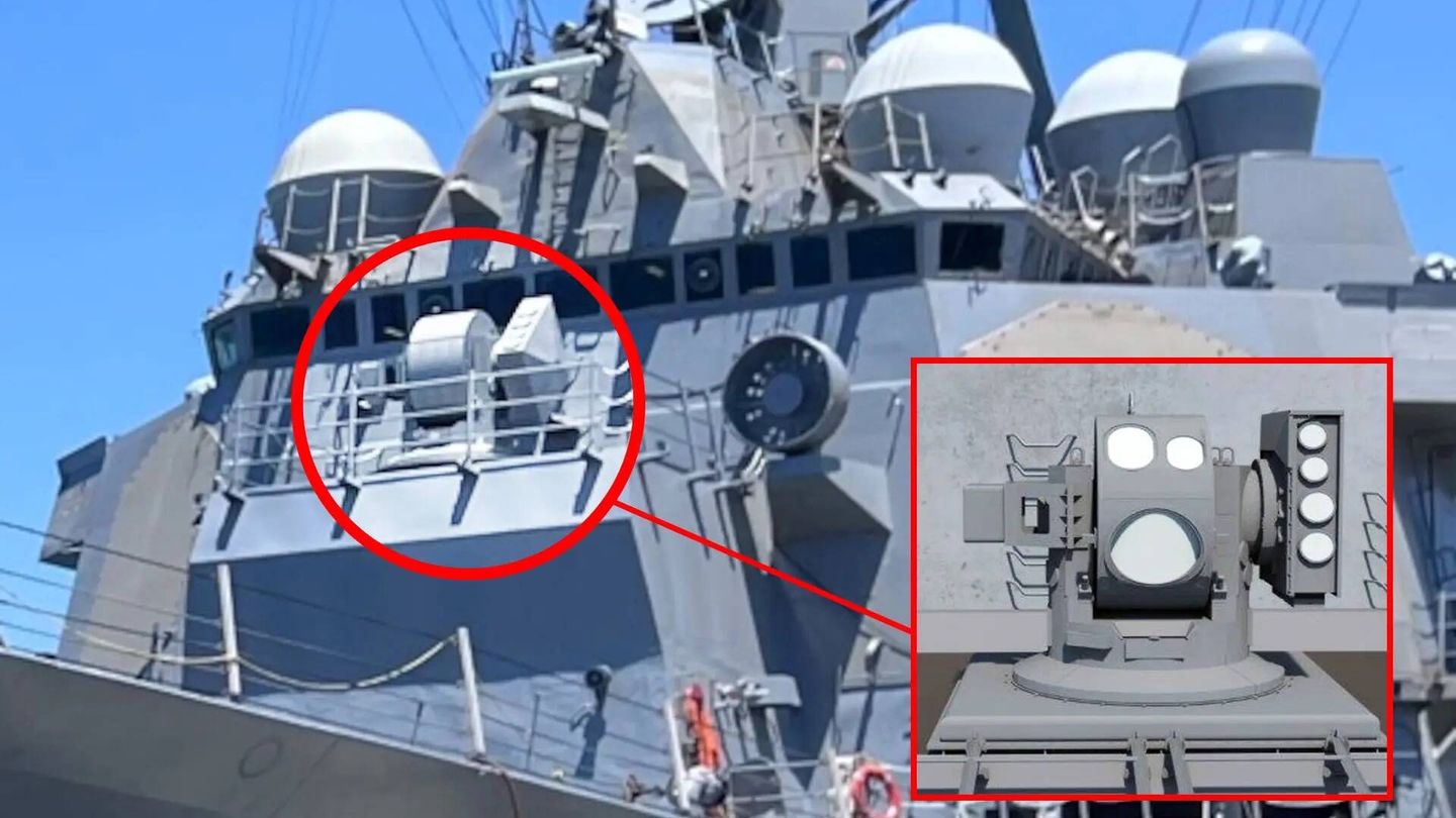El cañón láser montado en el destructor. (US Navy)