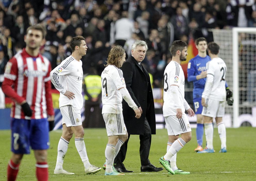 Foto: Ancelotti junto a sus jugadores durante las semifinales contra el Atlético (Cordon Press).