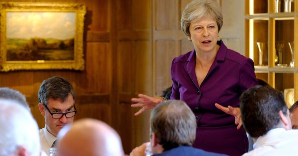 Foto: Theresa May en el 'meeting' con su gabinete. (Reuters)