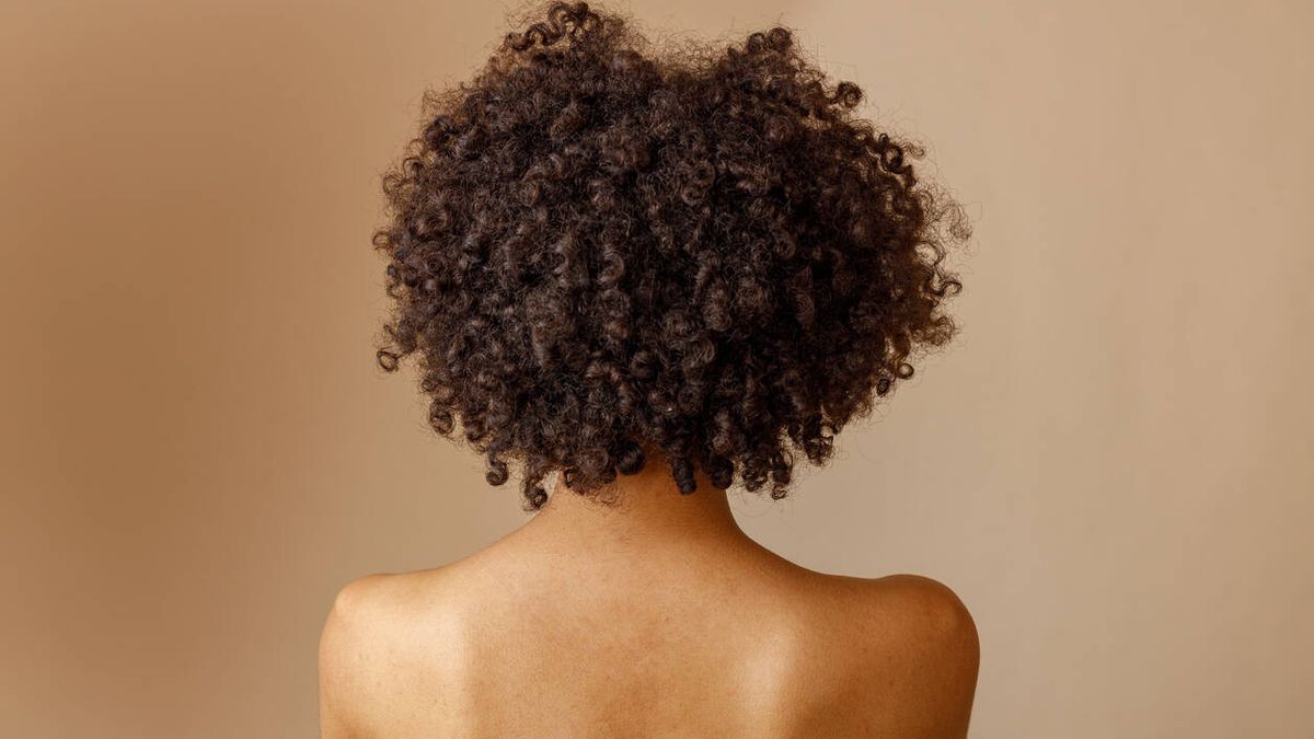 ¿El cabello rizado evolucionó para proteger a los primeros humanos del sol?