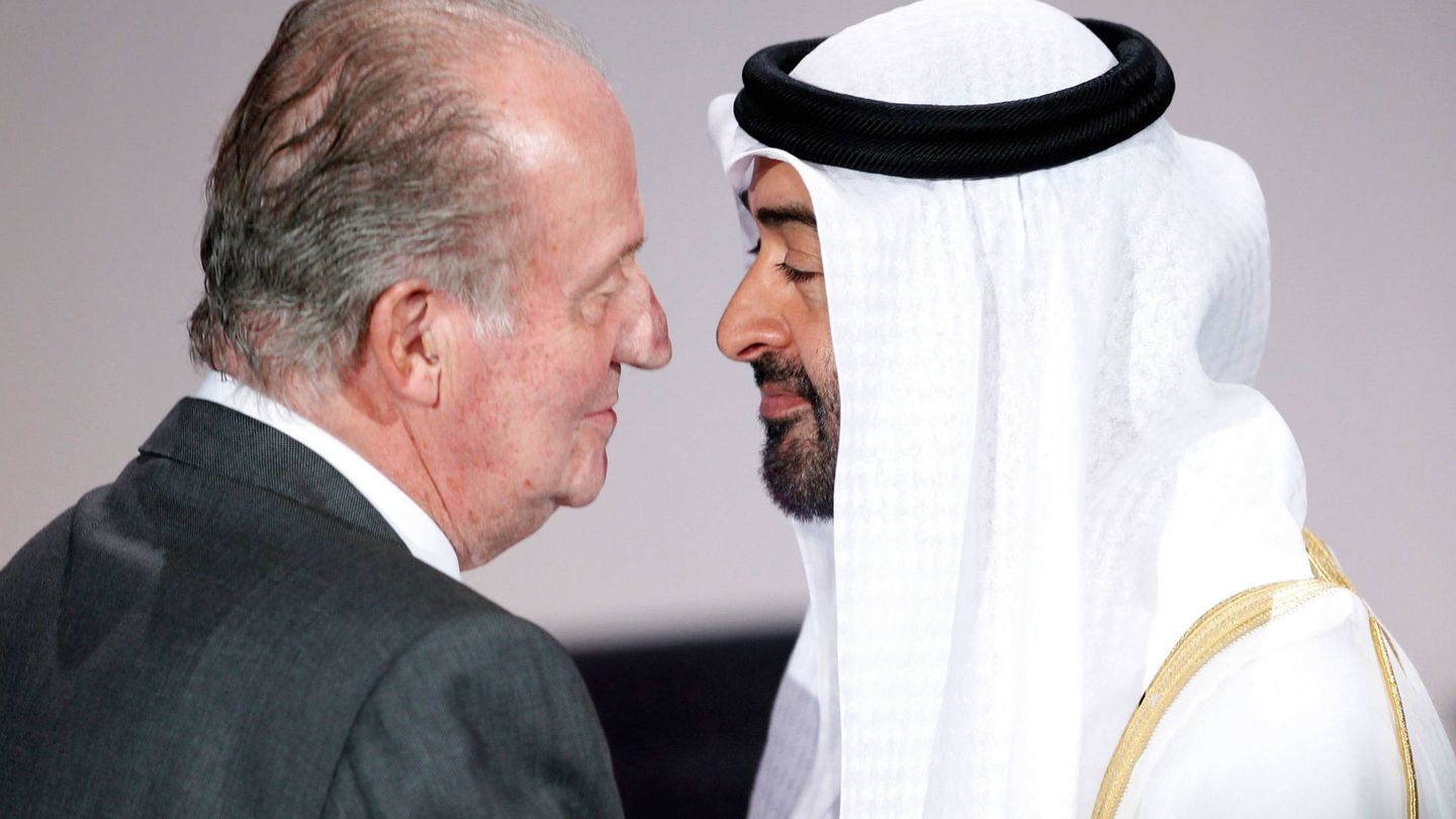 El rey Juan Carlos con Mohammed bin Zayed Al Nahayan, en una imagen de archivo. (EFE)