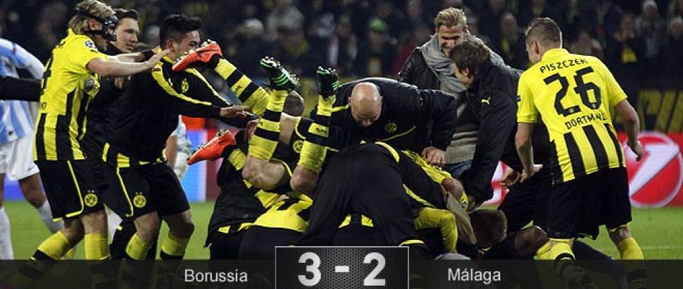 Foto: El Borussia y el árbitro arrancan al Málaga del sueño europeo en un final trágico