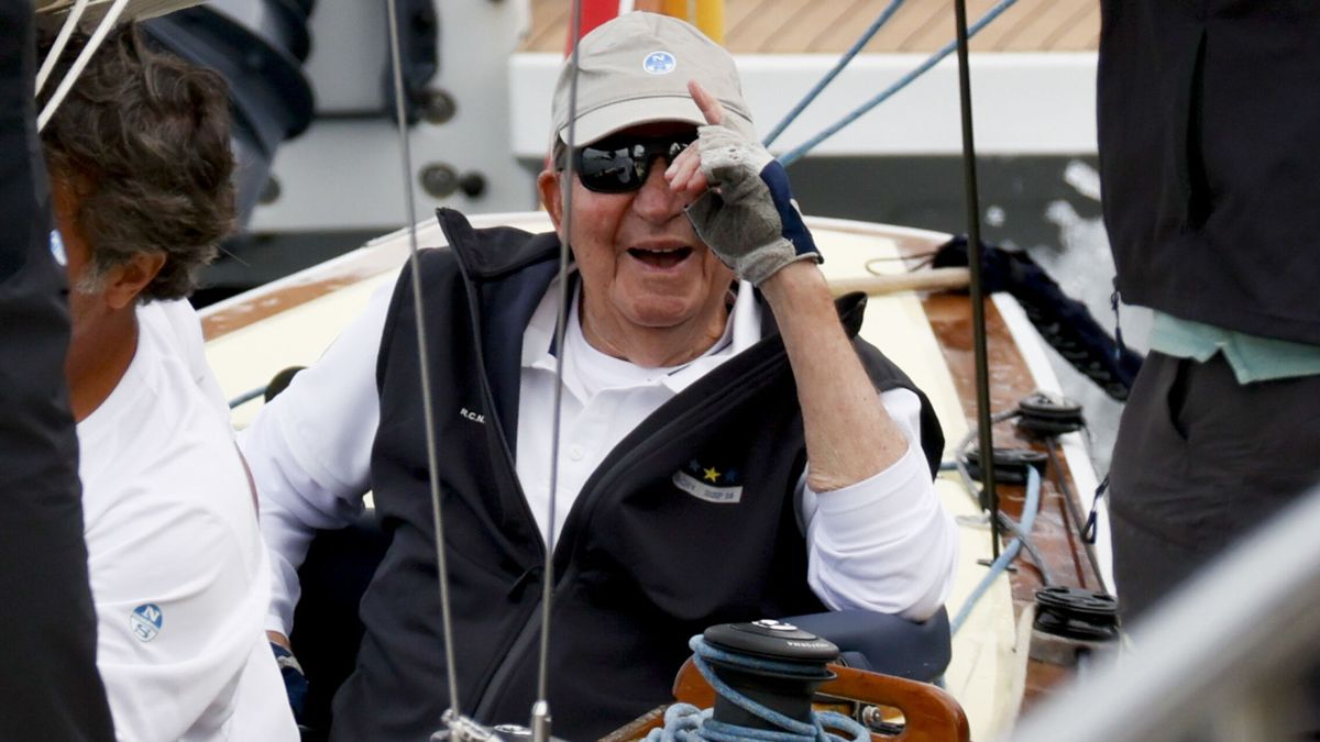 El rey Juan Carlos se hace a la mar: los detalles de su primer entrenamiento en Sanxenxo