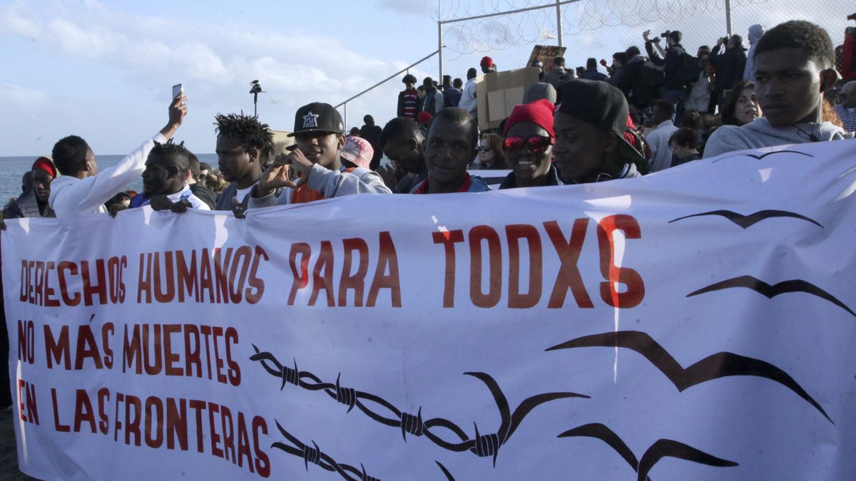Una marcha en Ceuta recuerda a las 15 víctimas en el Tarajal hace diez años