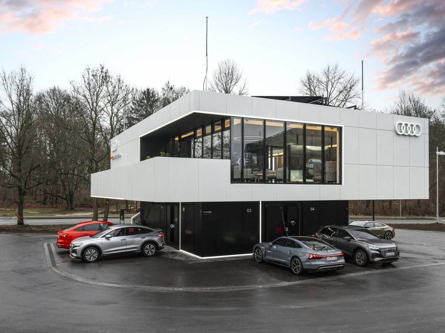 El primer centro Audi Charging Hub empezó a operar en diciembre en Núremberg.