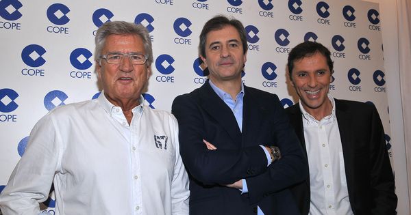 Foto: Los periodistas Paco González (d), Manolo Lama (c) y Pepe Domingo Castaño, en una imagen de archivo. (I. C.)